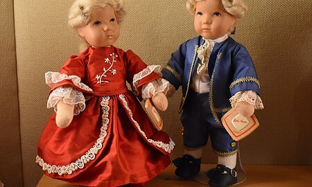 Mozartpärchen Amadeus und Nannerl im Käthe-Kruse-Puppen-Museum in Donauwörth
